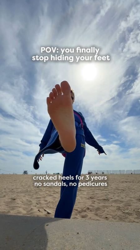 Bare foot on the beach